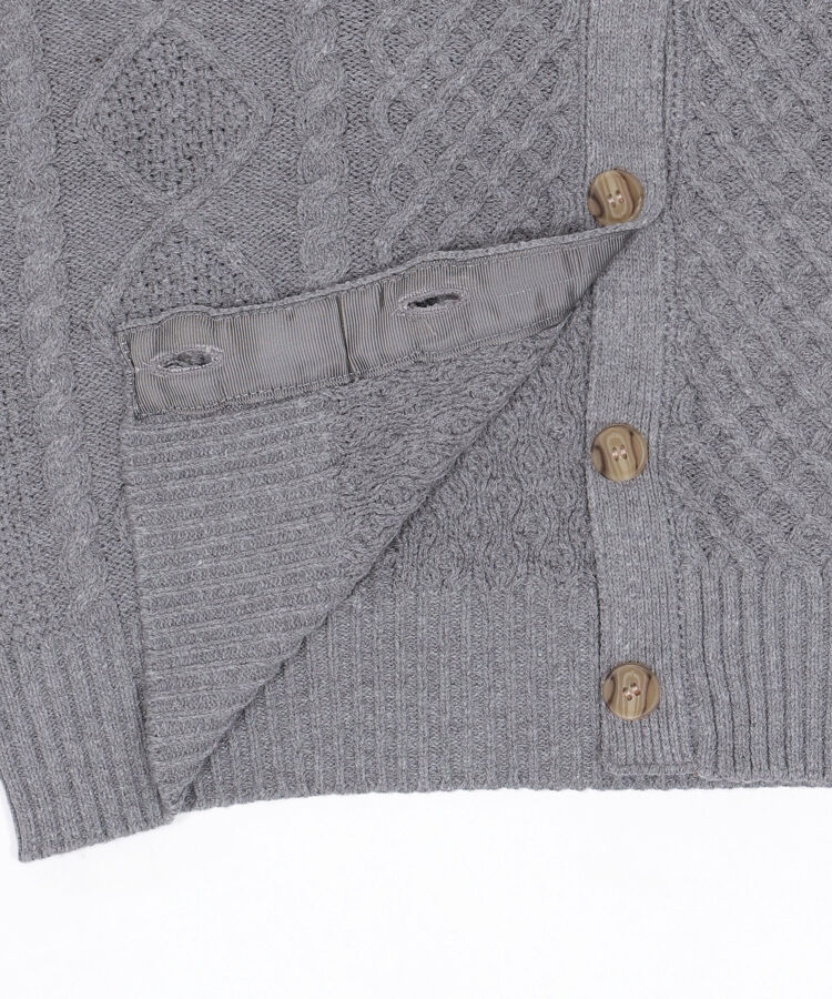 ケーブルニットカーディガン