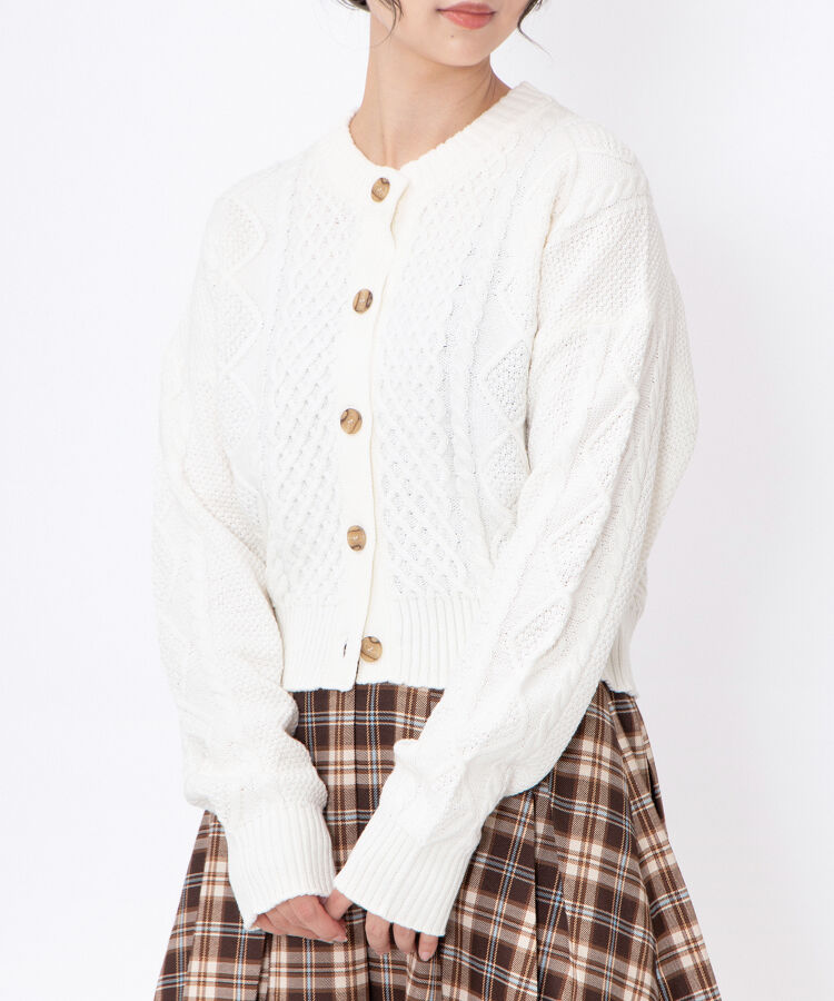 ケーブルニットカーディガン