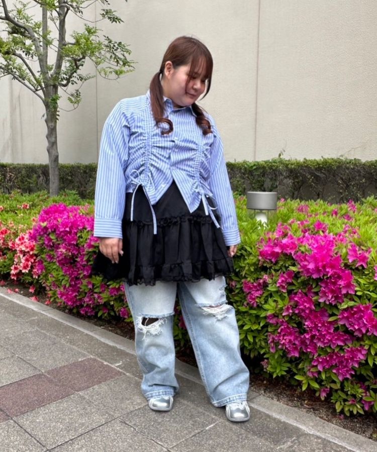 �}�R