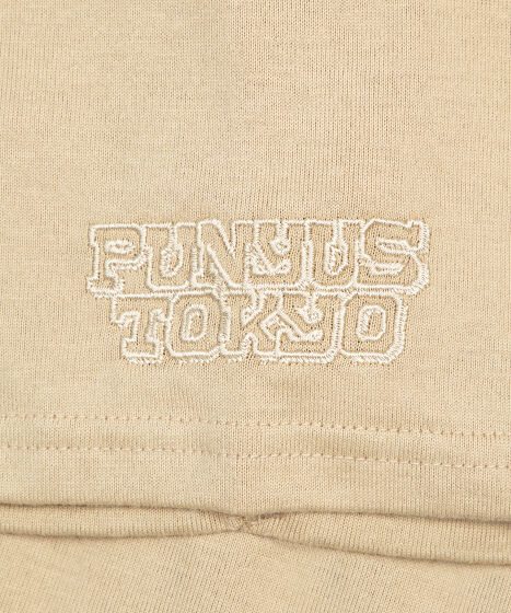 スリーブロゴ刺繍Tシャツ[商品：PN24SS-096] - PUNYUS Online