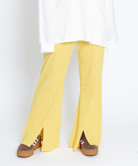 パンツ rimuru フロントスリットフレアパンツ[商品：PN25AW-006] - PUNYUS Online