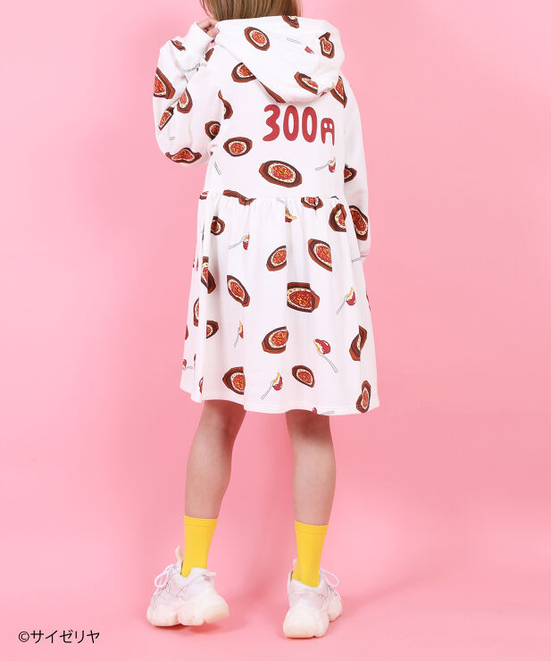 サイゼリヤメニュー総柄パーカーワンピース[商品:PNSZ21AW-015 ...